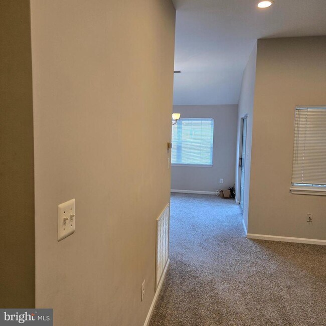 Building Photo - 5814 Wyndham Cir