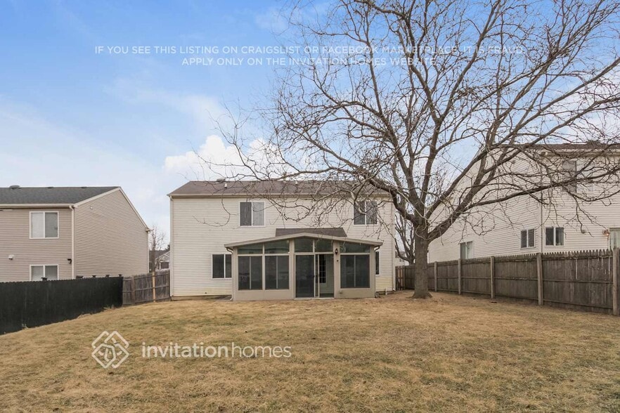 Building Photo - 1941 Royal Ln