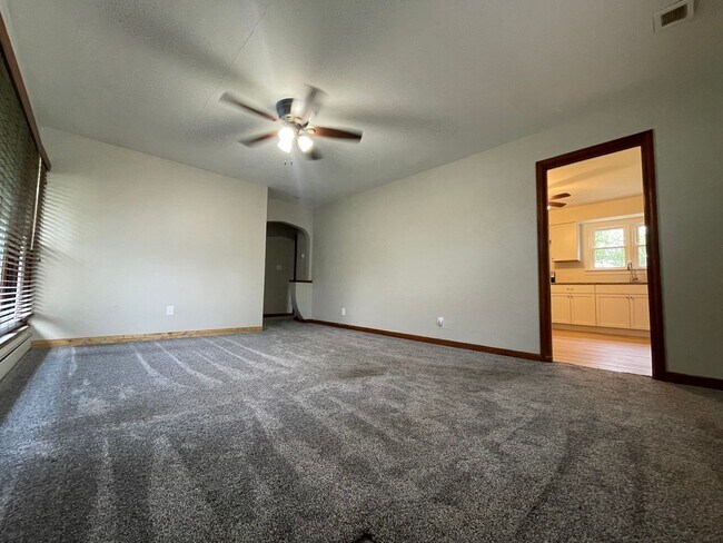 Building Photo - 3 Bedroom Home in Valpo