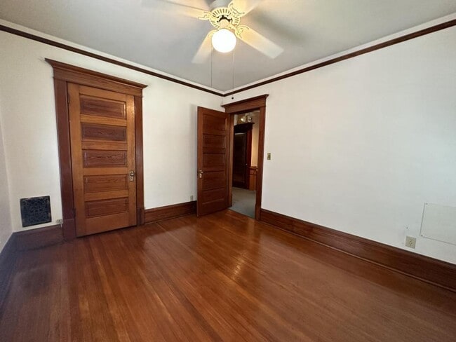Building Photo - 431 N Cherry St