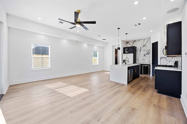 Building Photo - 4125 Shelby Cir