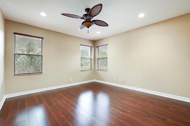 Building Photo - 748 Cresta Cir