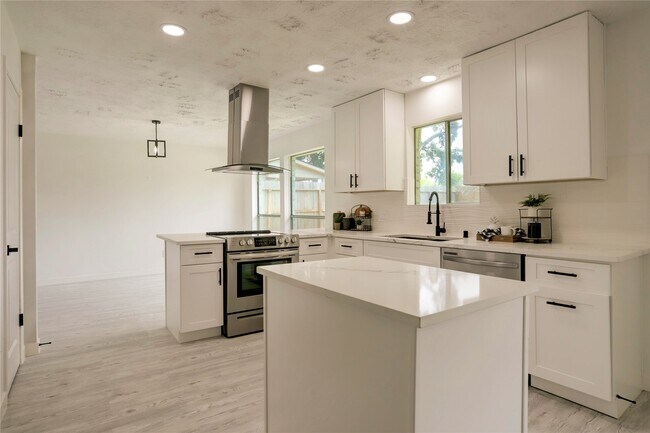 Building Photo - 7926 Windy Creek Dr