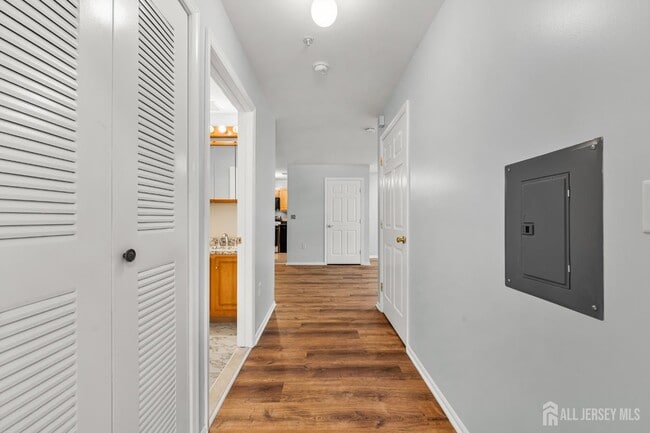 Building Photo - 230 Vasser Dr