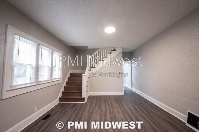 Building Photo - 411 W 40th St