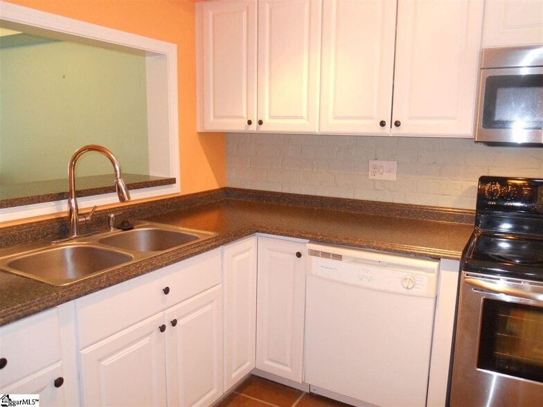 Building Photo - 2530 E North St