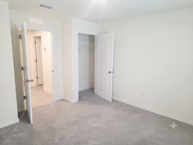 Building Photo - 11472 Timber Grv Ln