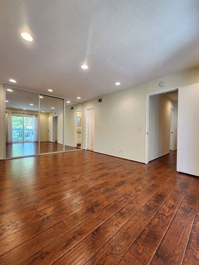 Building Photo - Bright & Beautiful Home Nestled Near Nature and Conveniences