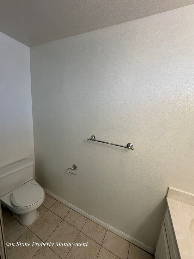 Building Photo - House in Ontario