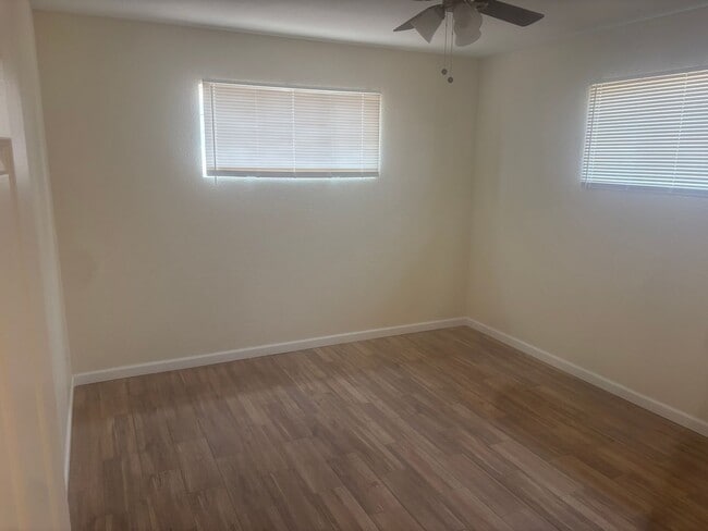 Building Photo - 2746 W Glenrosa Ave
