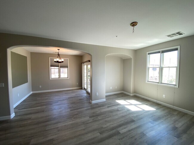 Building Photo - Resort-Style Living in Gilbert – 3 Bed Townhome Near SanTan Village