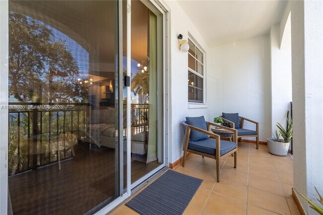 Building Photo - 3255 NE 184th St