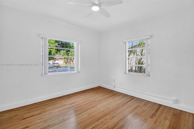 Building Photo - 2464 SW 19th St