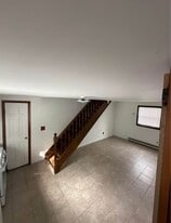 Building Photo - 17 Towne Ln