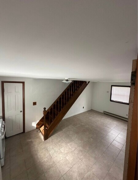 Primary Photo - 17 Towne Ln