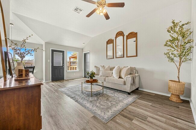 Building Photo - 2207 Stoneham Ct