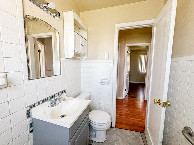 Building Photo - 1730 W Center St