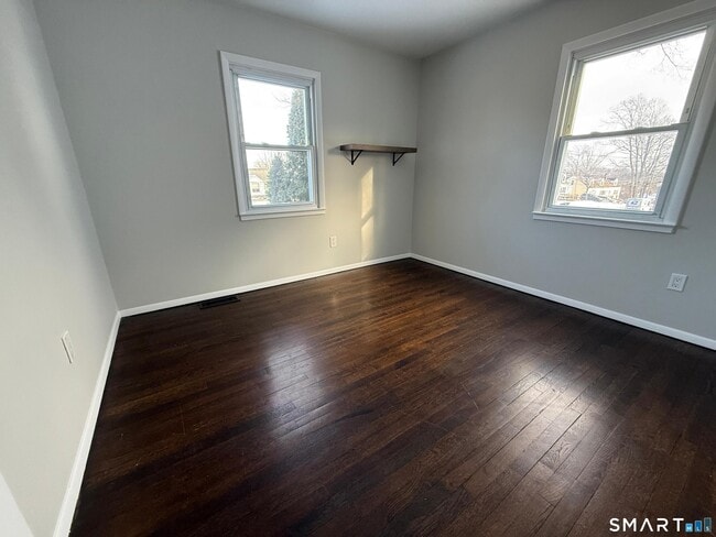 Building Photo - 7 Beechwood Dr