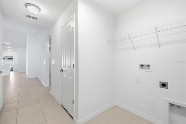 Building Photo - 18 Whetstone Ln