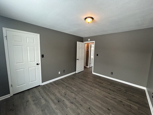 Building Photo - 3423 Minor Dr