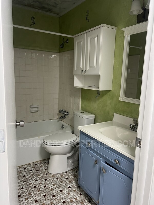 Building Photo - 3217 Glanzman Rd