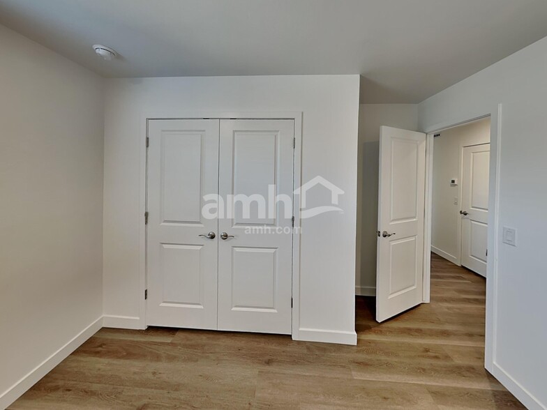 Building Photo - 6536 E Paseo Alga