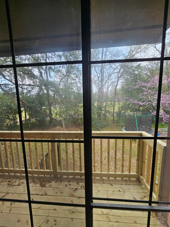 Building Photo - 1824 Larette Dr