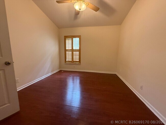 Building Photo - 1083 Woodfield Rd