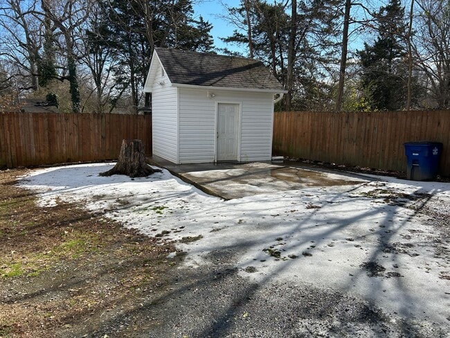 Building Photo - 734 Ferndale Ave