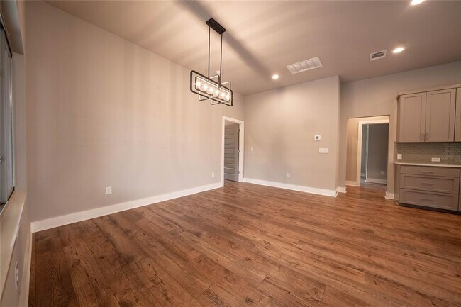 Building Photo - 21802 Surrey Ln
