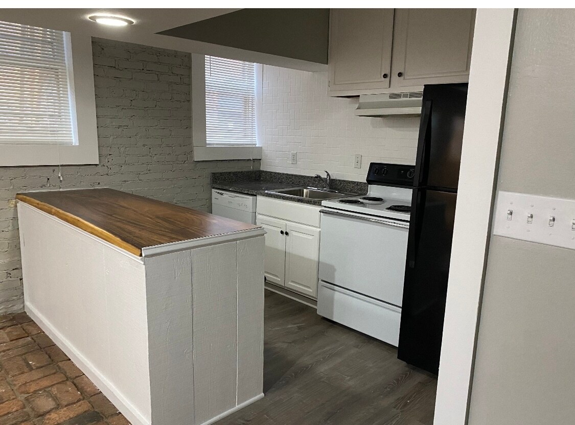 Building Photo - 2709 Hampshire Rd