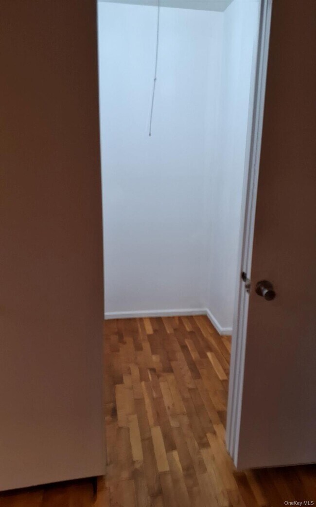 Building Photo - 5 Suzie Dr