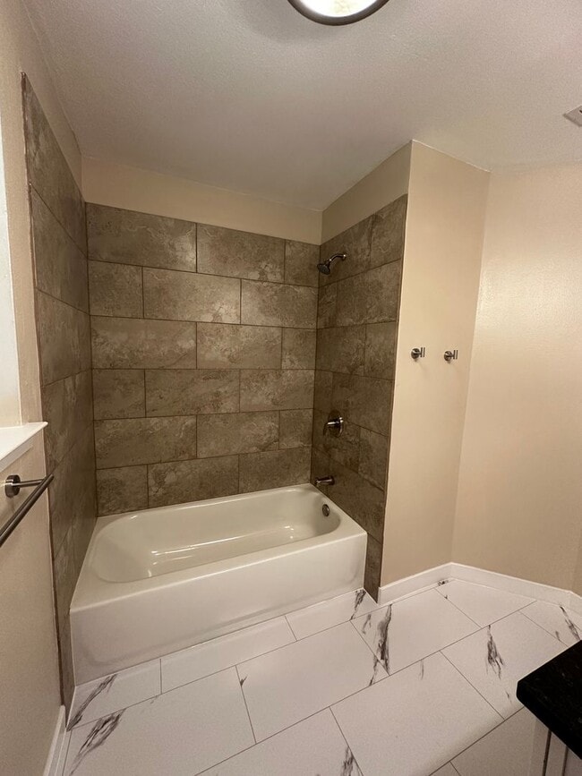Building Photo - Beautifully updated 2 Bedroom duplex in PT