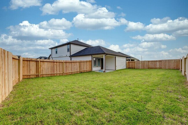 Building Photo - 31702 Whittis Hl Wy
