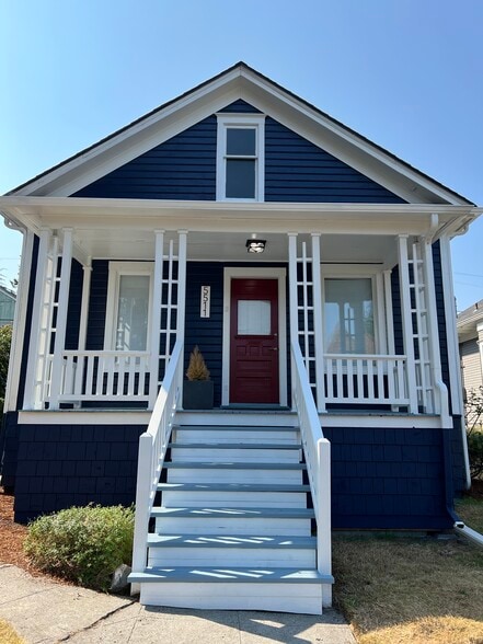 Building Photo - 5511 Brooklyn Ave NE