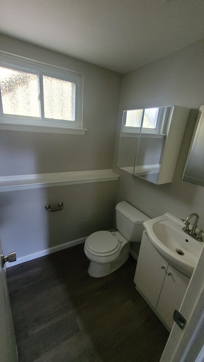 Building Photo - 2184 Hemlock Dr