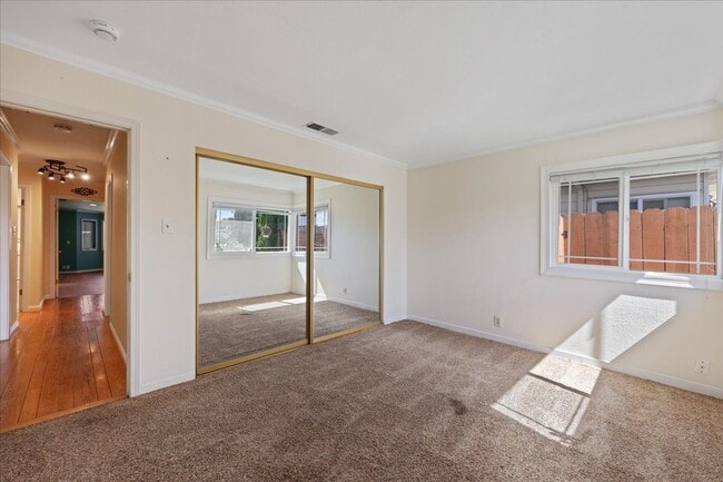 Building Photo - 833 Ocean View Ave