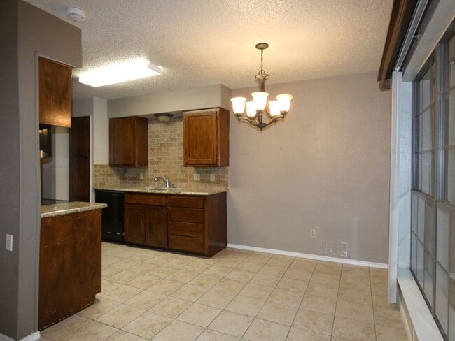 Building Photo - 325 Asbury Dr