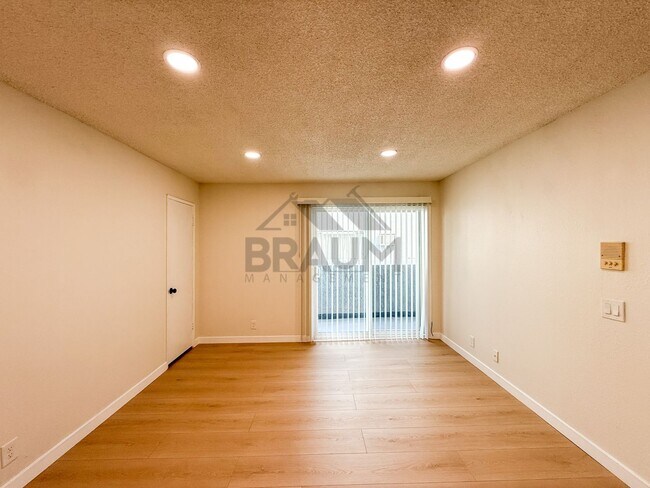 Building Photo - 11007 Hartsook St