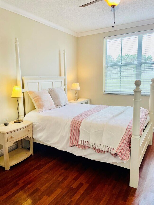 Building Photo - 2060 Greenview Shores Blvd