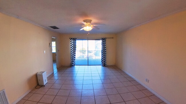 Building Photo - 236 Castlewood Dr