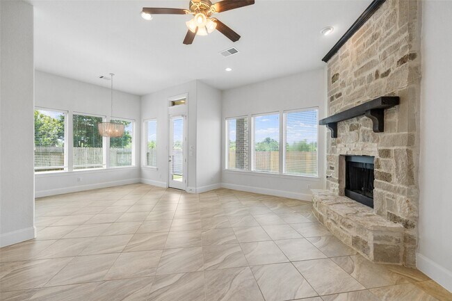 Building Photo - 752 Mayhill Ridge Ln