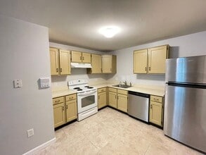Building Photo - 12 East Side Dr