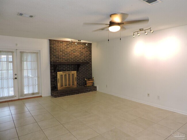 Building Photo - 2323 Silversides Loop