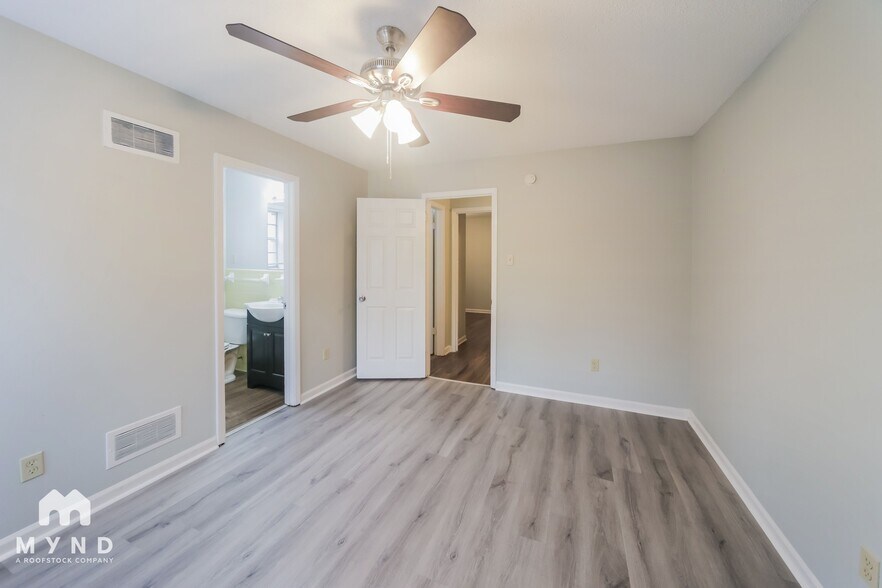 Building Photo - 3870 Wordsworth Ave