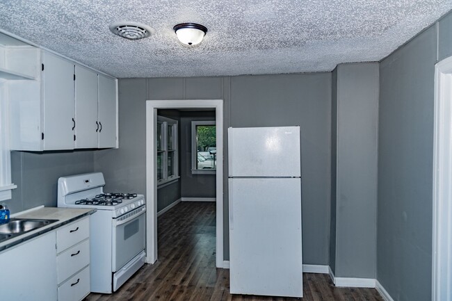 Building Photo - Updated 3 bed/1.5 bath home!