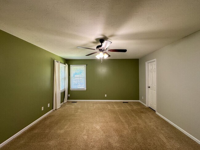 Building Photo - Lovely 3 Bed 2 Bath Home with Bonus Room