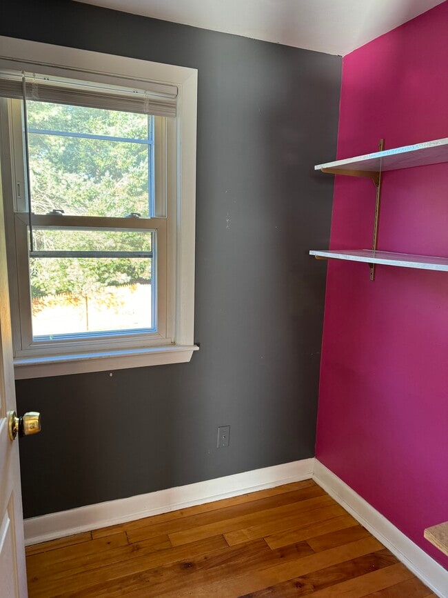 Building Photo - 10 Windorf Cir