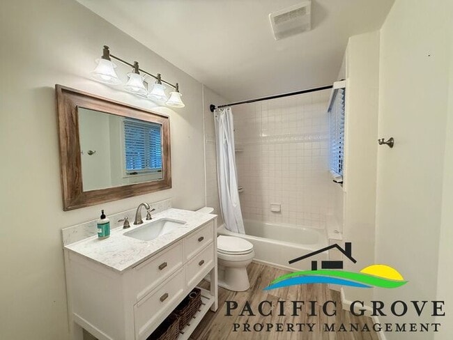 Building Photo - Pacific Grove 2-bedroom , 2 bath. Prime Wa...