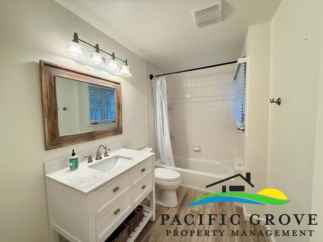 Building Photo - Pacific Grove 2-bedroom , 2 bath. Prime Walk to Town Location!